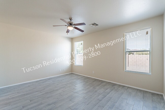 Building Photo - 4923 E Chickweed Dr