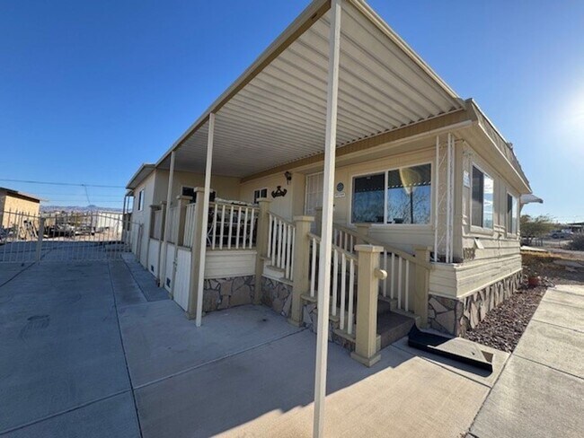 Primary Photo - 3 BR 2 bath Furnished home Utilities Inclu...