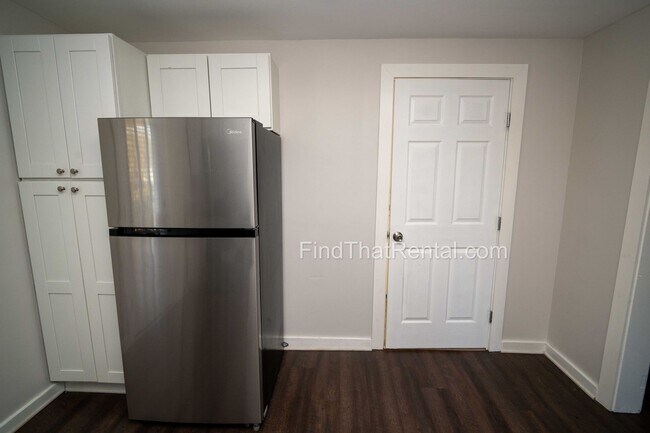 Building Photo - 805 Hamilton St