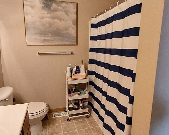 Building Photo - Nice 3 Bedroom 1.5 Bathroom Townhome in Hu...