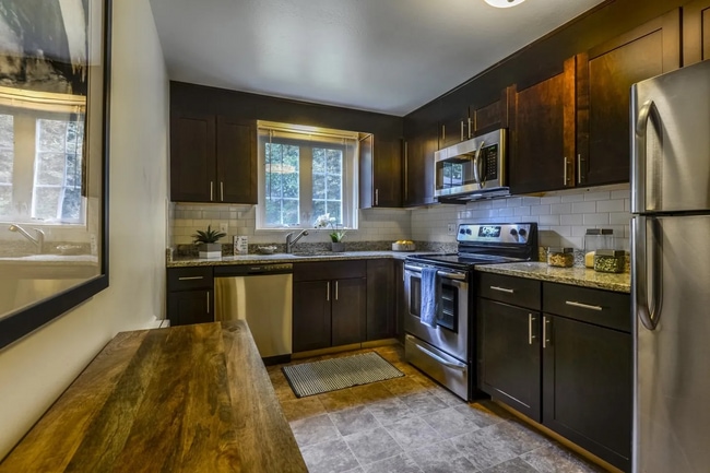 Primary Photo - 8 Captain Parker Arms