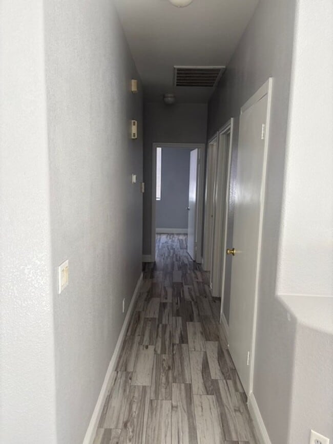 Building Photo - one story house with 3 bedrooms