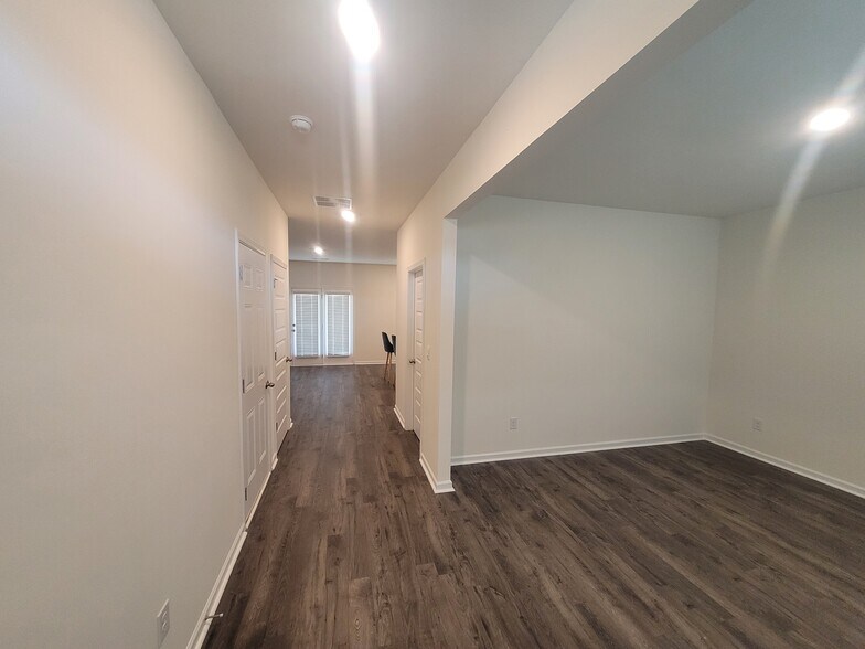 Building Photo - 2021 Vidalia Ct