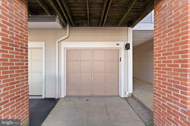 Building Photo - 44210 Shady Glen Terrace