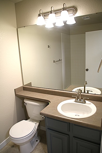 Building Photo - 2651 Sunstone Dr