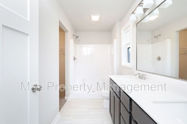 Building Photo - 211 NE Whitetail Dr