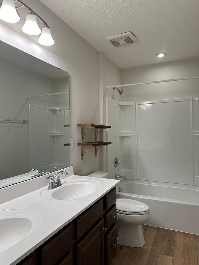 Building Photo - Welcome to this stunning 4-bedroom, 2.5-ba...