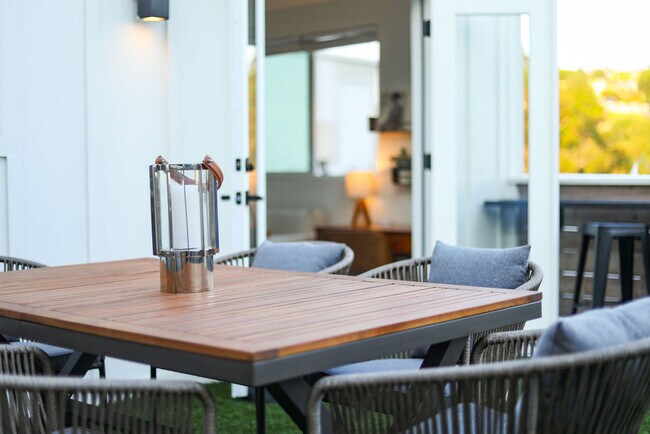 Building Photo - 1773 Torrance St