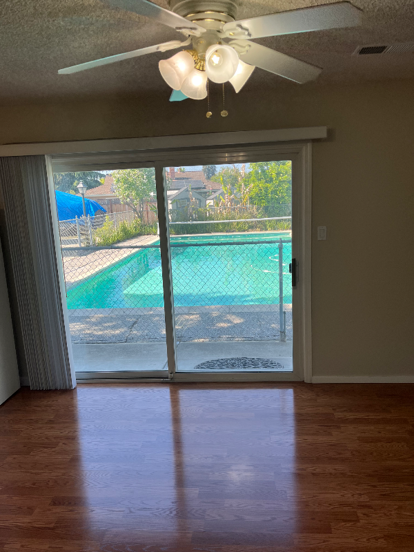 Building Photo - 3533 Woodford Dr