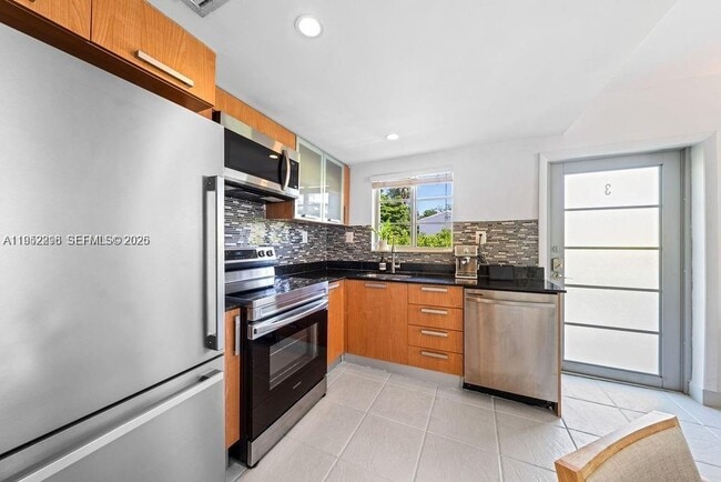 Building Photo - 1050 7th St