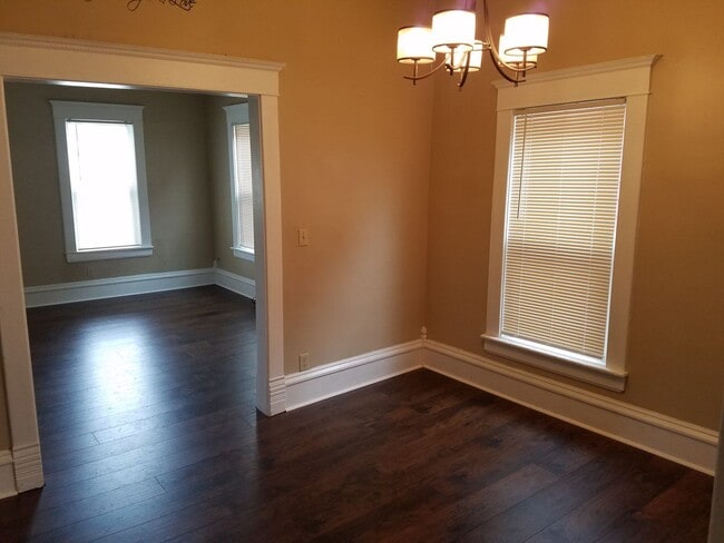 Building Photo - 3 bedroom 1 bath house