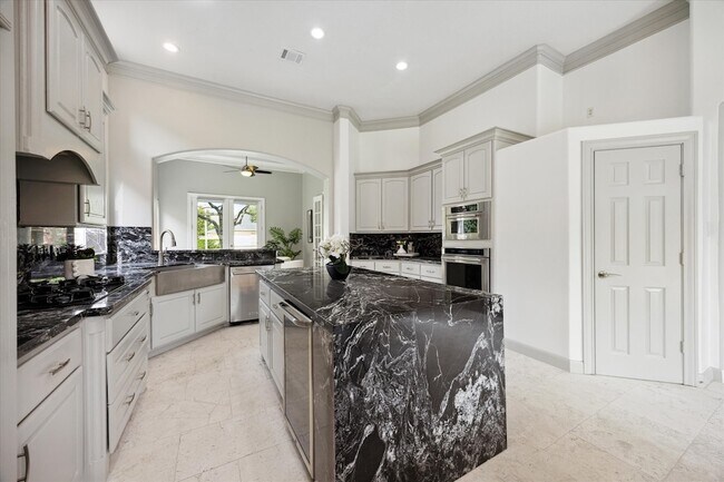 Building Photo - 5826 Santa Fe Springs Dr