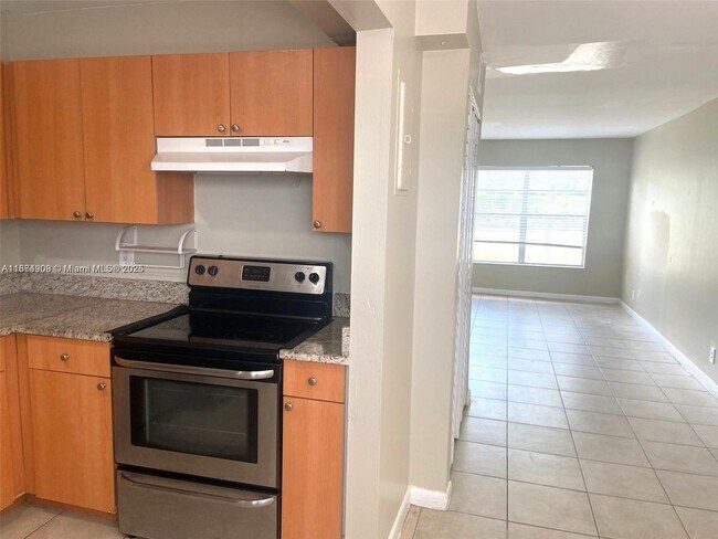 Building Photo - 4668 NW 9th Dr