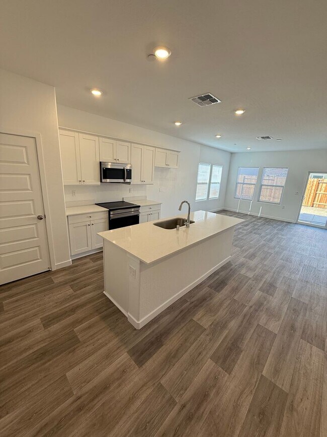 Building Photo - 7429 Sunshine Grv Dr