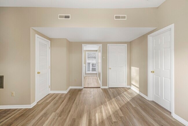 Building Photo - 12 Franklin Ave