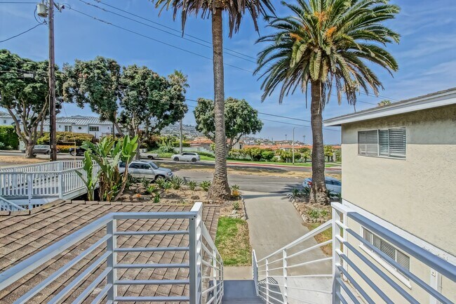 Building Photo - 344-348 Calle Miramar