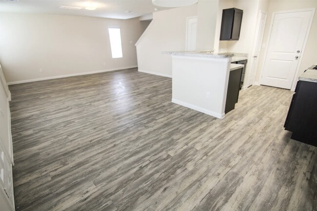 Building Photo - 6022 Peaceful Ridge Dr
