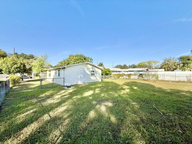 Building Photo - 1221 Jewel Ave