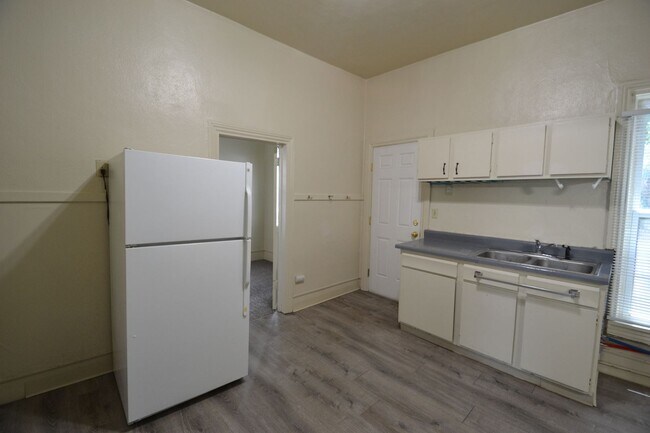 Building Photo - Cute 3 Bedroom 1 Bath Home - MileStone Rea...