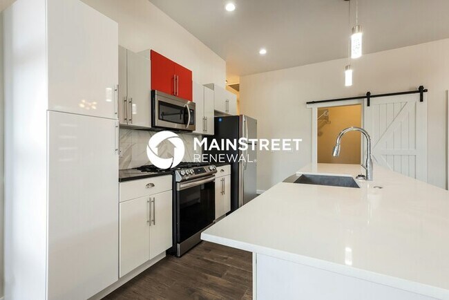 Building Photo - 3 Bedroom Pet-Friendly Home in Oklahoma City, OK with Main Street Renewal
