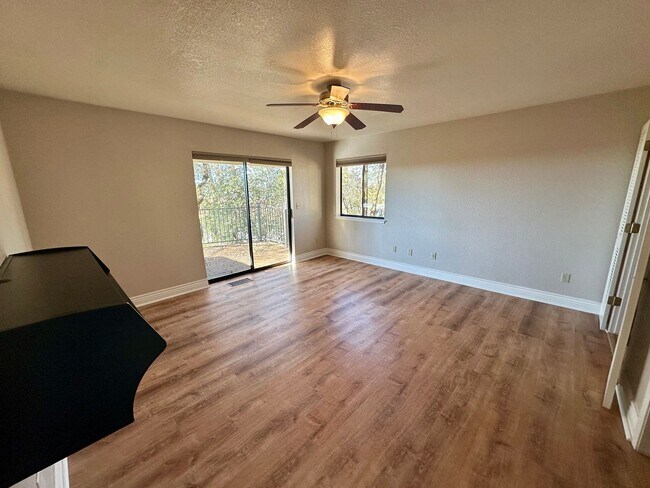 Building Photo - Beautiful 4-Bedroom Home with Stunning Vie...