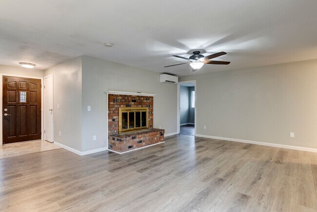 Building Photo - Updated 3 Bedroom, 2 Bath Home with Spacio...