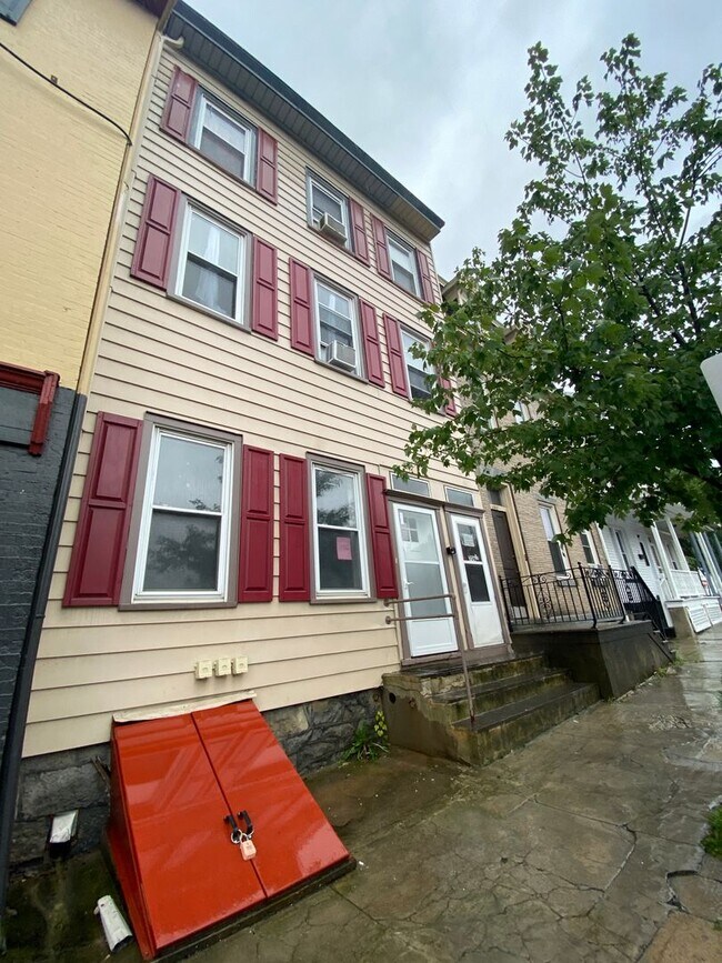 Primary Photo - Remodeled one bedroom apartment