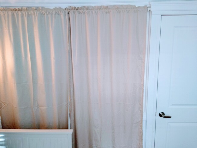 Privacy Curtains in 2nd Bed - 2112 E York St