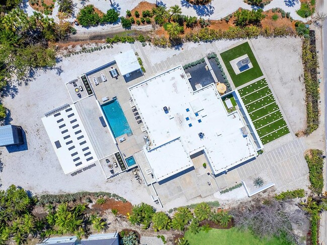 Building Photo - 7647 Sanderling Rd