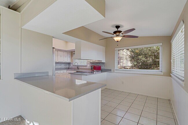 Building Photo - 4871 Los Reales Dr