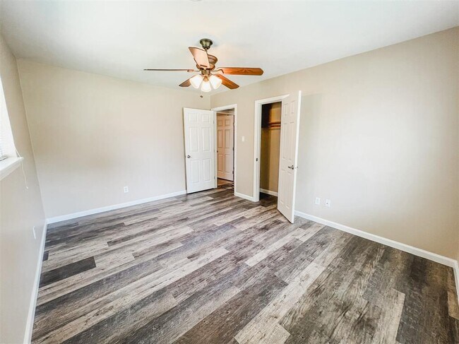 Building Photo - 724 Gubert Ln