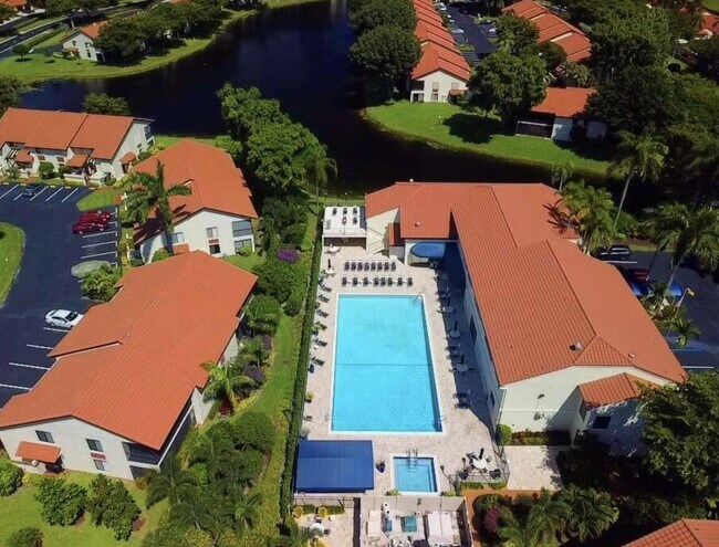 Building Photo - 10756 Bahama Palm Way