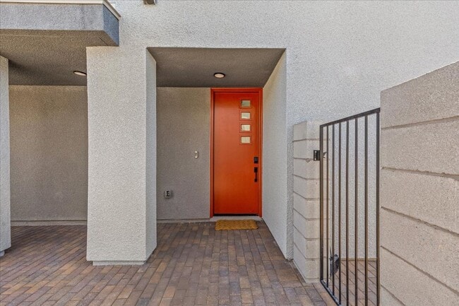 Building Photo - 10489 Mountain Aster Ave