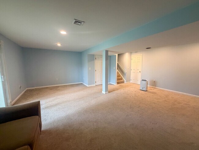 Building Photo - 1636 MacIntosh Way