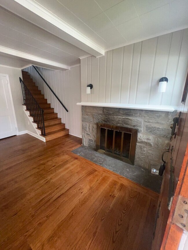 Building Photo - Charming Renovated Mount Penn 3 BR For Immediate Move In