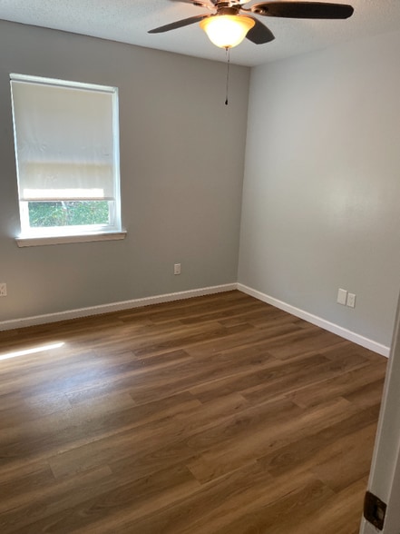 Building Photo - 4812 Tradewinds Dr