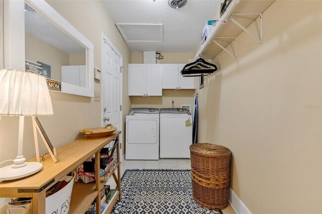 Building Photo - 2490 Lauder Dr