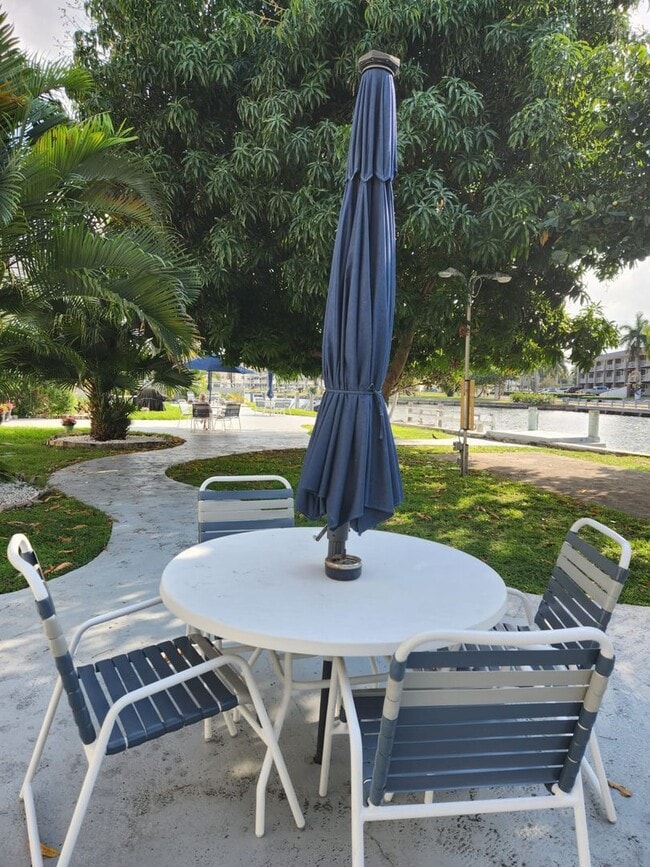 Building Photo - 467 Golden Isles Dr