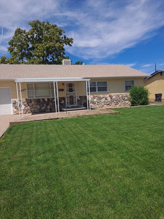 Primary Photo - ALL PROSPECTIVE TENANTS MUST SUBMIT A $58 ...