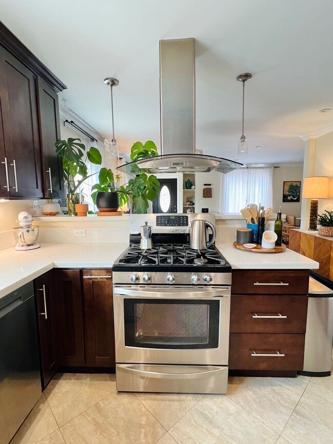 Building Photo - Charming Spanish 3 Bedroom Available!