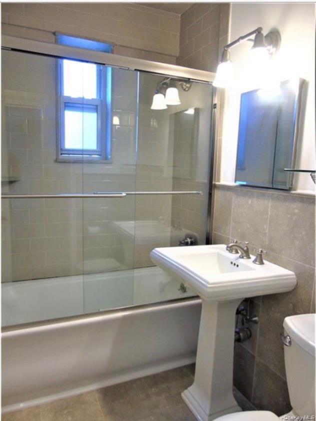 Building Photo - 220 Pelham Rd