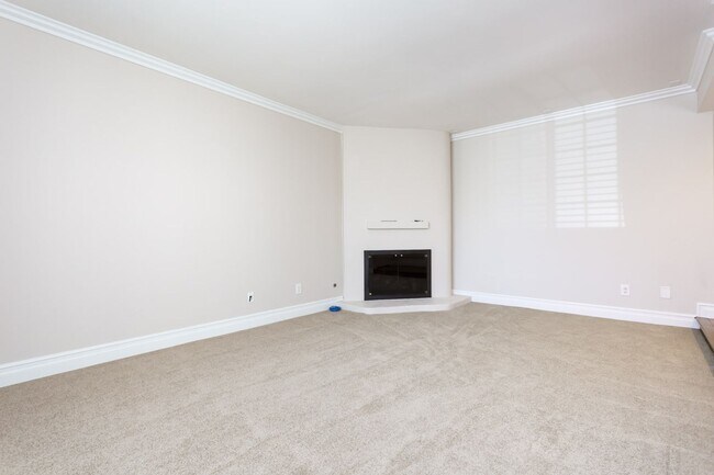 Building Photo - Spacious Entertainers Retreat in San Carlos!