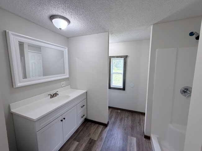 Building Photo - Fully Remodeled 3 Bedroom, 2 Bath Home in the Country – Versailles, KY