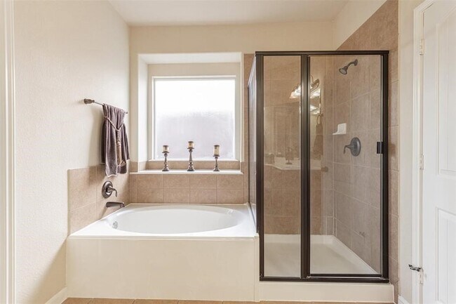 Building Photo - 18311 Red Oak Manor Ln