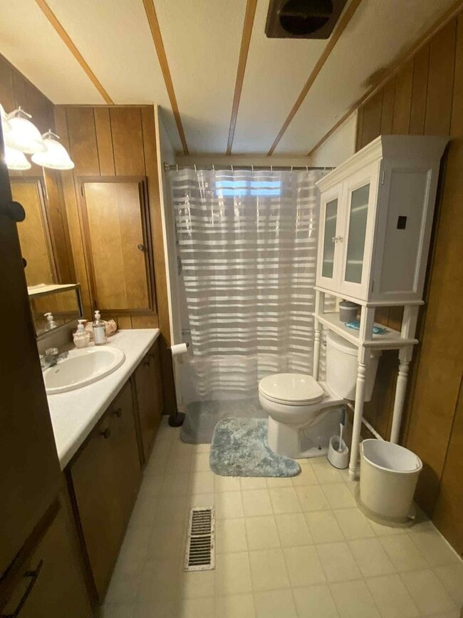 Building Photo - 5316 53rd Ave E