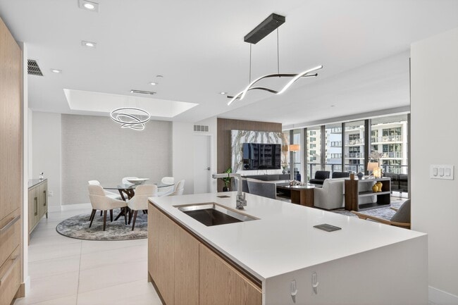 Building Photo - 3100 N Ocean Dr