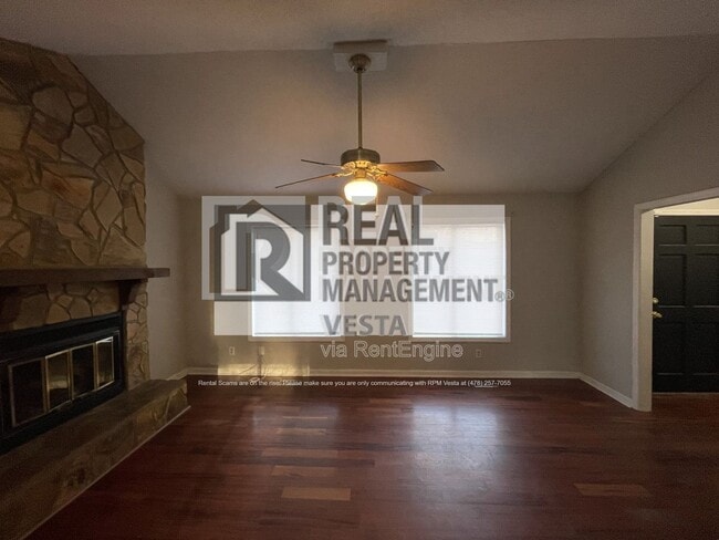 Building Photo - 307 Fox Tail Dr