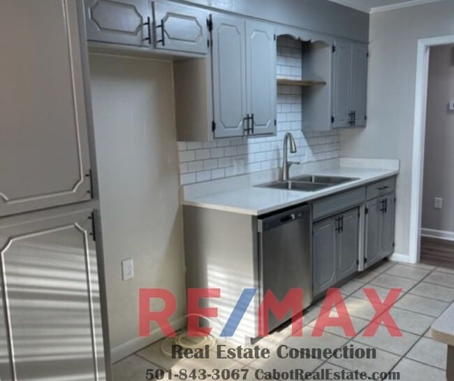 Building Photo - Sorry No Smoking/Vaping and Pets Permitted...