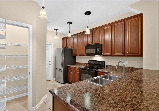 Building Photo - 72 Amistad Dr