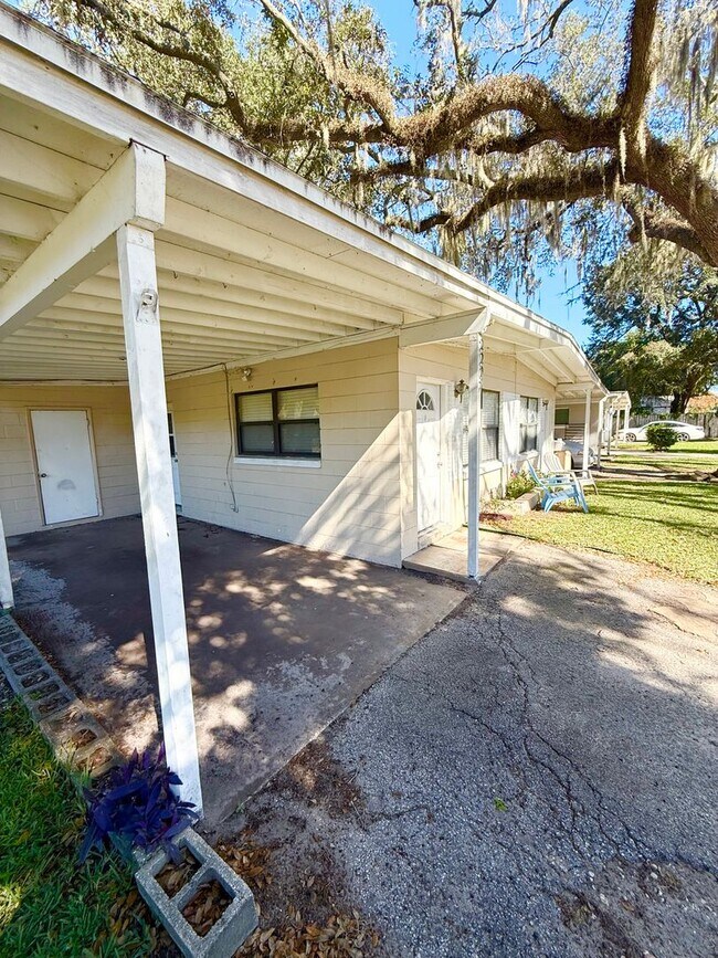 Building Photo - 2207 Vine St